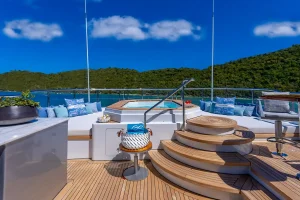 Sun deck jacuzzi - Scott Free -  Yacht for Sale - Torrens Luxury Collection
